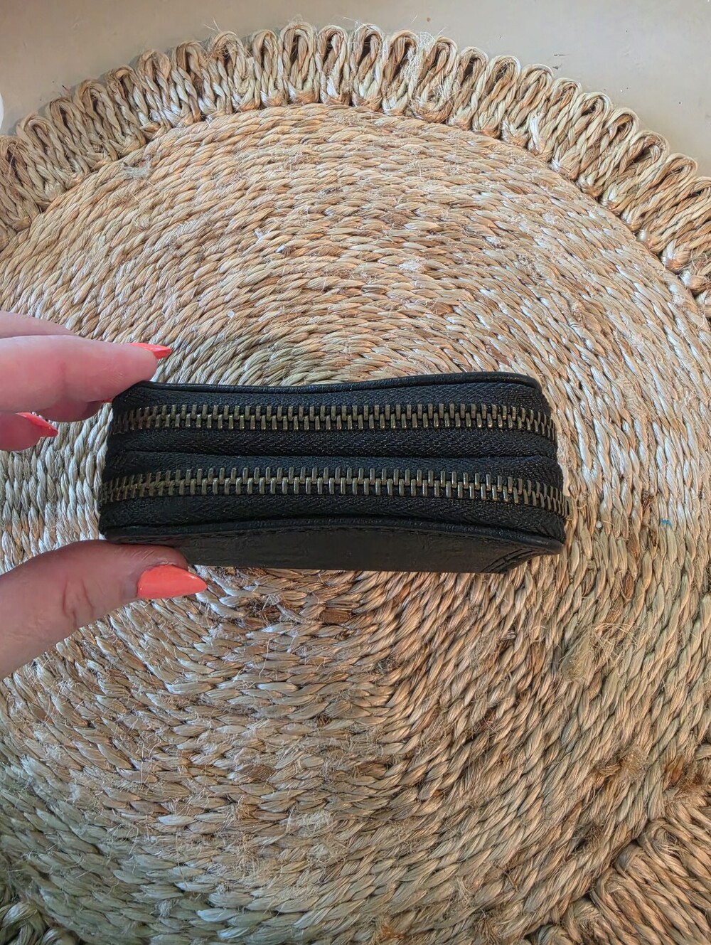 Universal Thread Wallet - Picture 2 of 5